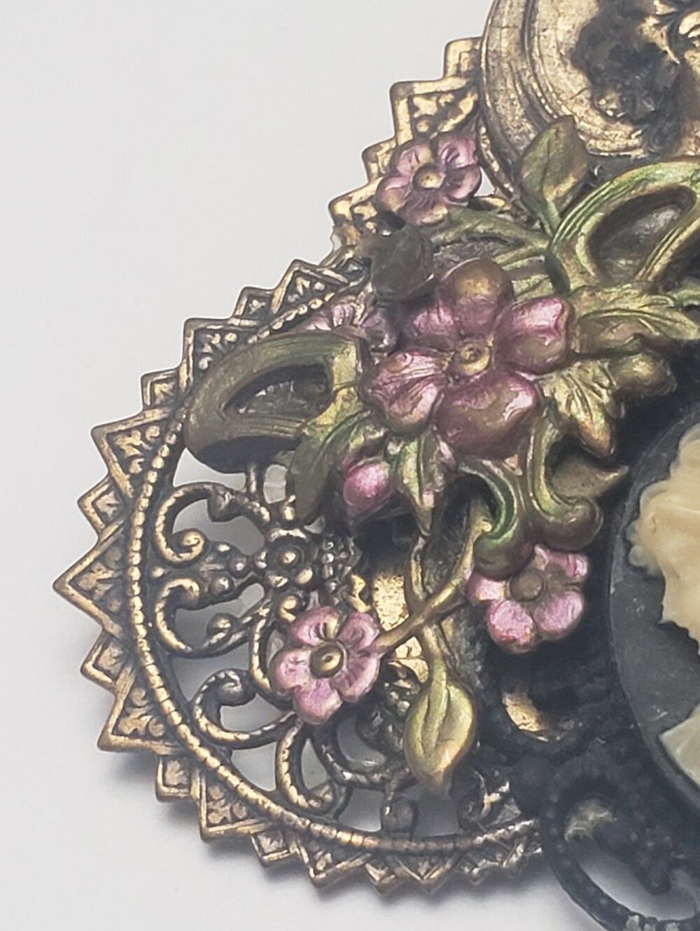 MONTAGE DESIGNS 1998 Cameo Mixed Metals Brooch Pin - Picture 2 of 10